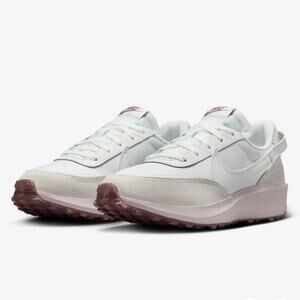 Nike White + Pink Waffle Debut Retro Vibe Fashion Sneaker Shoe Size 8.5